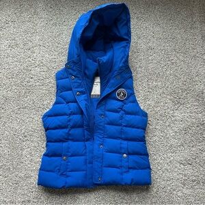 Abercrombie & Fitch Vibrant Blue Puffer Vest - Women Medium, zipper with hood